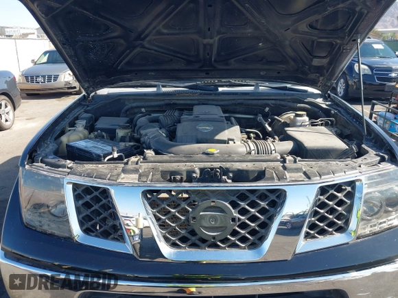 2006 Nissan Frontier SE z VIN 1N6AD07WX6C458569, wystawiony jako IAAI lot #42317531 z przebiegiem 198 485 mil mil oraz . Historia ofert i sprzedaży dostępna na DreamBid. Obrazek 10.