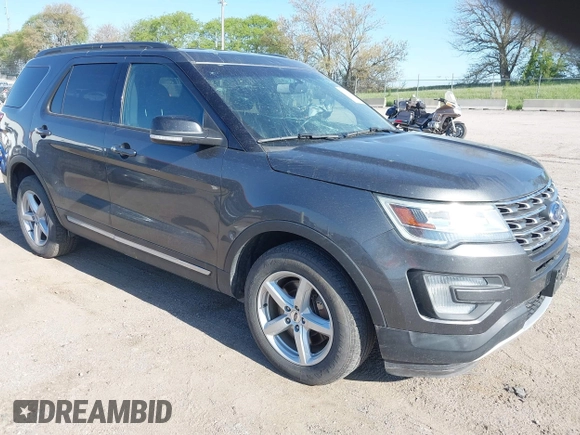 2017 Ford Explorer XLT z VIN 1FM5K8D89HGA43961, wystawiony jako IAAI lot #42174785 z przebiegiem 104 435 mil mil oraz . Historia ofert i sprzedaży dostępna na DreamBid. Obrazek 1.
