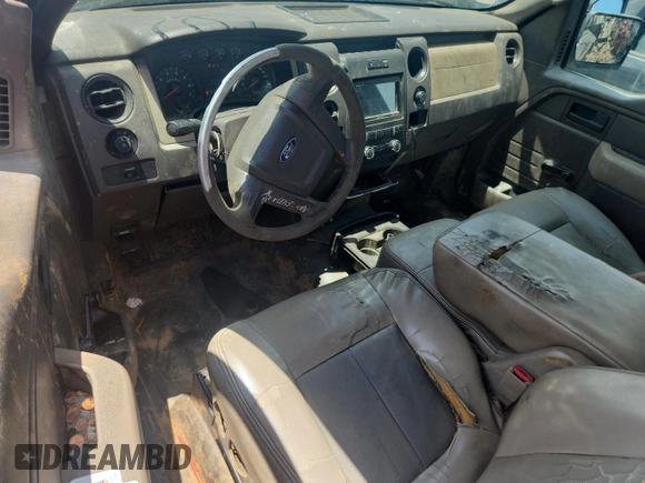 2009 Ford F-150 XL z VIN 1FTRF12819KB32135, wystawiony jako Copart lot #62860825 z przebiegiem 266 068 mil mil oraz Czysty tytuł • Clean title. Historia ofert i sprzedaży dostępna na DreamBid. Obrazek 8.
