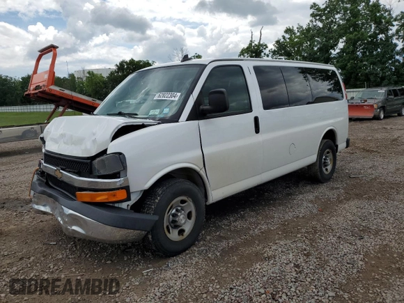 2017 Chevrolet Express Passenger LT z VIN 1GAZGMFG3H1258512, wystawiony jako Copart lot #62822304 z przebiegiem 56 009 mil mil oraz Nie do naprawy • Non repairable. Historia ofert i sprzedaży dostępna na DreamBid. Obrazek 1.