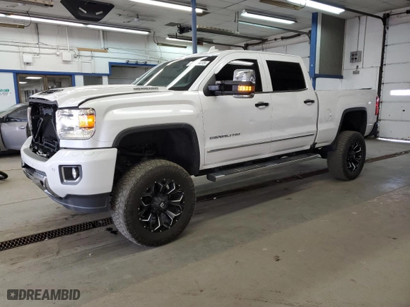 2019 GMC Sierra 2500HD Denali with VIN 1GT12SEY6KF278717, listed as a Copart auction lot 51486415 with 46,328 mi miles and Salvage Title. Bid and sale history available at carsss.com. Image 1.