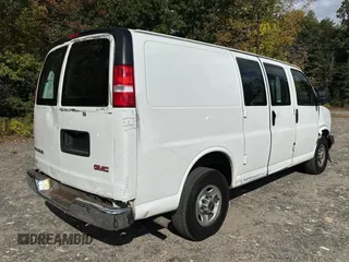 2018 GMC Savana Cargo Van with VIN 1GTW7AFG9J1902352, listed as a Copart auction lot 75693664 with 150,755 mi miles and Clean Title. Bid and sale history available at carsss.com. Image 4.