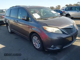 2013 Toyota Sienna XLE AAS with VIN 5TDYK3DC5DS285770, listed as a IAAI auction lot 41669367 with 99,544 mi miles and . Bid and sale history available at carsss.com. Image 1.