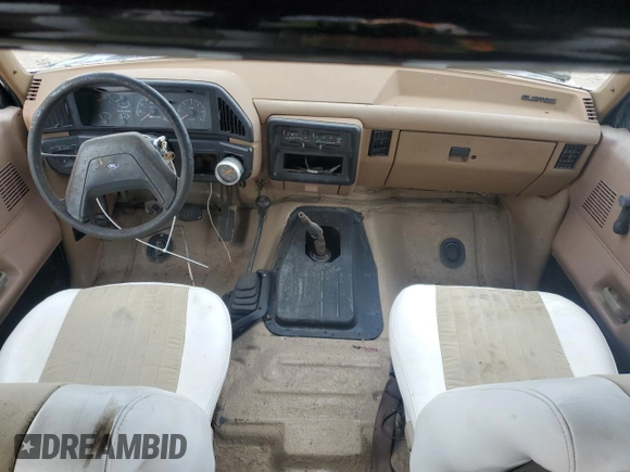 1988 Ford Bronco XL с VIN 1FMEU15N3JLA20890, выставлен на аукционе Copart как лот 79555004 с пробегом Не указан миль и Списание • Salvage title. История ставок и продаж доступна на DreamBid. Изображение 8.