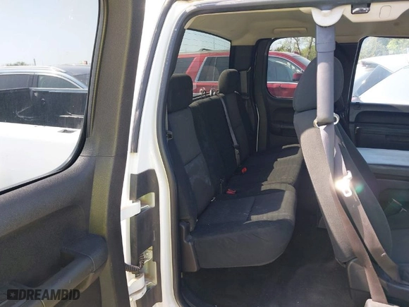 2011 Chevrolet Silverado 1500 LT with VIN 1GCRKSE30BZ450651, listed as a IAAI auction lot 41575279 with 277,690 mi miles. Bid and sale history available at carsss.com. Image 8.