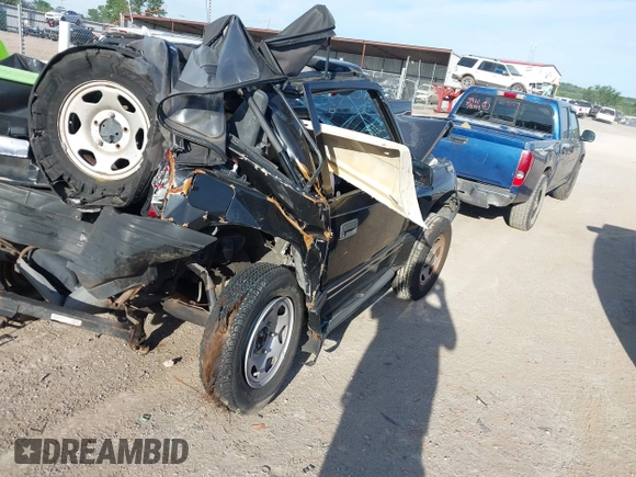 1995 Geo Tracker z VIN 2CNBE18U7S6904490, wystawiony jako IAAI lot #39596307 z przebiegiem 223 933 mil mil oraz . Historia ofert i sprzedaży dostępna na DreamBid. Obrazek 4.