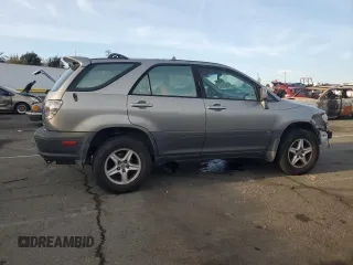 2001 Lexus RX 300 with VIN JTJGF10U310095982, listed as a Copart auction lot 85820124 with 176,883 mi miles and Salvage Title. Bid and sale history available at carsss.com. Image 3.