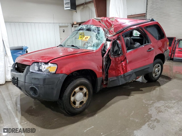 2007 Ford Escape XLS with VIN 1FMYU02Z97KB27598, listed as a Copart auction lot 46576825 with 118,021 mi miles and Salvage Title. Bid and sale history available at carsss.com. Image 1.