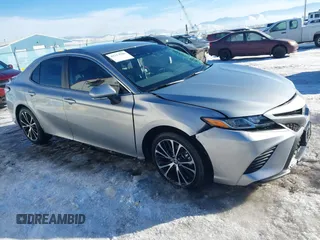 2020 Toyota Camry SE z VIN 4T1G11BK0LU016837, wystawiony jako IAAI lot #41313586 z przebiegiem Nie podano mil oraz . Historia ofert i sprzedaży dostępna na DreamBid. Obrazek 1.