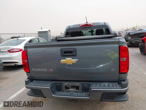 2018 Chevrolet Colorado 2WD LT z VIN 1GCGSCEN0J1223004, wystawiony jako IAAI lot #41782378 z przebiegiem 67 818 mil mil oraz . Historia ofert i sprzedaży dostępna na DreamBid. Obrazek 16.