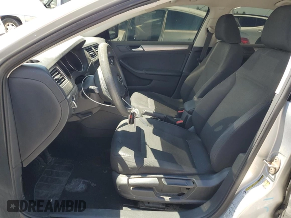 2015 Volkswagen Jetta SE z VIN 3VWD17AJ2FM263186, wystawiony jako Copart lot #57437705 z przebiegiem 106 760 mil mil oraz Szkoda całkowita • Salvage title. Historia ofert i sprzedaży dostępna na DreamBid. Obrazek 7.