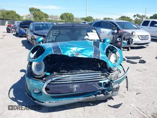 2016 MINI Convertible z VIN WMWWG5C5XG3A83276, wystawiony jako IAAI lot #41864830 z przebiegiem 103 721 mil mil oraz . Historia ofert i sprzedaży dostępna na DreamBid. Obrazek 6.