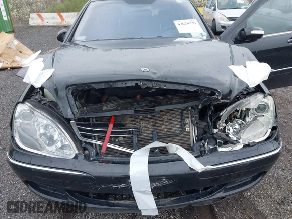 2005 Mercedes-Benz S-Class 5.0L with VIN WDBNG84J15A455944, listed as a IAAI auction lot 42020939 with 111,672 mi miles. Bid and sale history available at carsss.com. Image 6.