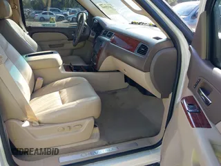 2013 Chevrolet Avalanche LTZ with VIN 3GNTKGE73DG377940, listed as a IAAI auction lot 40379669 with 91,815 mi miles. Bid and sale history available at carsss.com. Image 5.