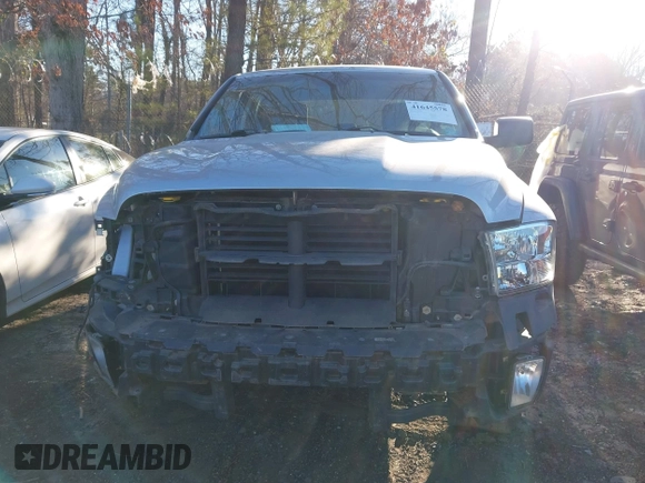 2018 Ram 1500 Tradesman z VIN 1C6RR7FT5JS186896, wystawiony jako IAAI lot #41645578 z przebiegiem 77 869 mil mil oraz . Historia ofert i sprzedaży dostępna na DreamBid. Obrazek 12.