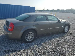 2008 Chrysler 300 Touring z VIN 2C3KA53G38H142026, wystawiony jako Copart lot #56318035 z przebiegiem 168 067 mil mil oraz Szkoda całkowita • Salvage title. Historia ofert i sprzedaży dostępna na DreamBid. Obrazek 3.