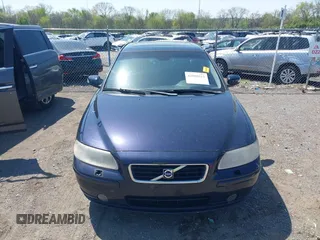 2007 Volvo S60 2.5L Turbo with VIN YV1RS592972626870, listed as a IAAI auction lot 42008311 with 142,461 mi miles. Bid and sale history available at carsss.com. Image 6.