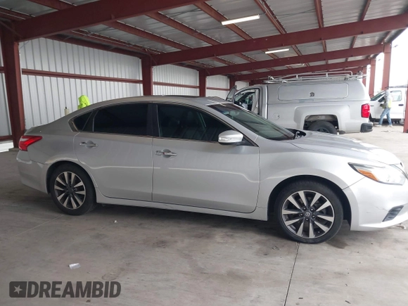 2017 Nissan Altima SV z VIN 1N4AL3AP9HC227681, wystawiony jako IAAI lot #41489297 z przebiegiem 162 459 mil mil oraz . Historia ofert i sprzedaży dostępna na DreamBid. Obrazek 13.
