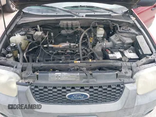 2005 Ford Escape XLS Value with VIN 1FMYU02Z35KB05027, listed as a IAAI auction lot 42025362 with 208,413 mi miles. Bid and sale history available at carsss.com. Image 10.