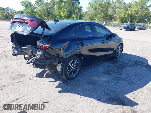 2023 Kia Forte LXS z VIN 3KPF24AD5PE554908, wystawiony jako IAAI lot #41781608 z przebiegiem 84 666 mil mil oraz . Historia ofert i sprzedaży dostępna na DreamBid. Obrazek 4.