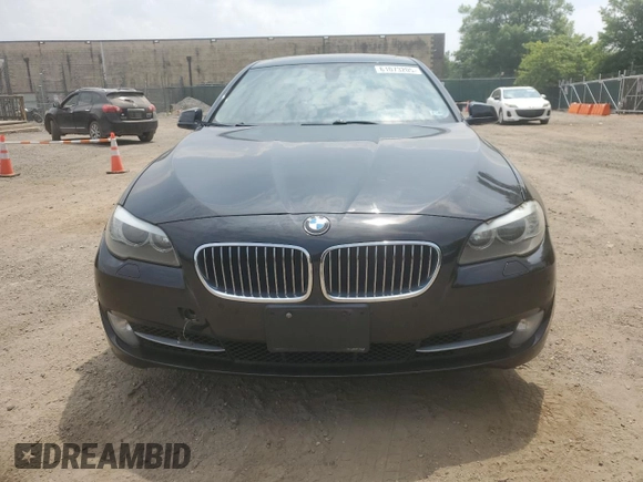 2013 BMW 5 Series 528i xDrive z VIN WBAXH5C53DDW16444, wystawiony jako Copart lot #61073205 z przebiegiem 102 612 mil mil oraz Czysty tytuł • Clean title. Historia ofert i sprzedaży dostępna na DreamBid. Obrazek 5.
