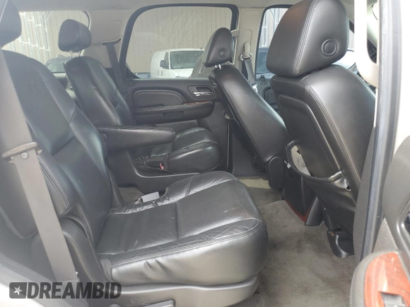 2008 Cadillac Escalade z VIN 1GYFK638X8R143922, wystawiony jako Copart lot #53095095 z przebiegiem 174 899 mil mil oraz Tytuł czysty. Historia ofert i sprzedaży dostępna na DreamBid. Obrazek 11.