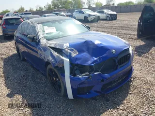 2018 BMW M5 z VIN WBSJF0C53JB282658, wystawiony jako IAAI lot #39977648 z przebiegiem 28 001 mil mil oraz . Historia ofert i sprzedaży dostępna na DreamBid. Obrazek 1.
