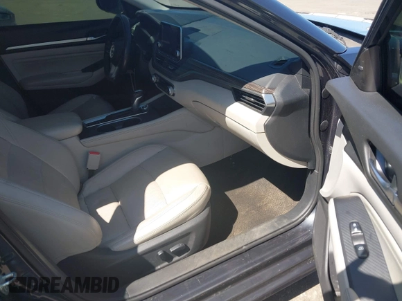 2019 Nissan Altima 2.5 Platinum with VIN 1N4BL4FV2KC113644, listed as a IAAI auction lot 41751975 with 125,617 mi miles. Bid and sale history available at carsss.com. Image 5.