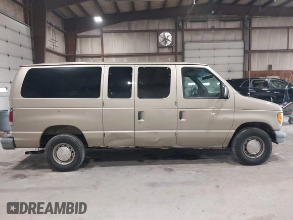 2000 Ford Econoline Passenger XL z VIN 1FMRE1129YHA94046, wystawiony jako IAAI lot #42240740 z przebiegiem 215 936 mil mil oraz . Historia ofert i sprzedaży dostępna na DreamBid. Obrazek 13.