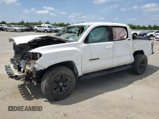 2021 Toyota Tacoma SR z VIN 3TYAX5GN0MT014745, wystawiony jako Copart lot #53403085 z przebiegiem 52 537 mil mil oraz Szkoda całkowita • Salvage title. Historia ofert i sprzedaży dostępna na DreamBid. Obrazek 1.