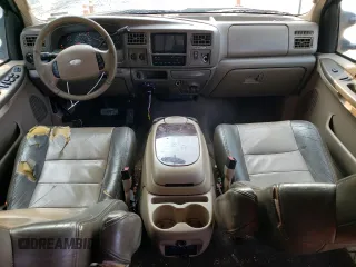 2003 Ford Excursion z VIN 1FMNU44S93EA06749, wystawiony jako Copart lot #69998734 z przebiegiem 209 822 mil mil oraz Czysty tytuł • Clean title. Historia ofert i sprzedaży dostępna na DreamBid. Obrazek 8.