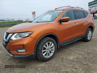 2017 Nissan Rogue SV z VIN 5N1AT2MV0HC736164, wystawiony jako Copart lot #57038985 z przebiegiem 227 782 mil mil oraz Czysty tytuł • Clean title. Historia ofert i sprzedaży dostępna na DreamBid. Obrazek 1.