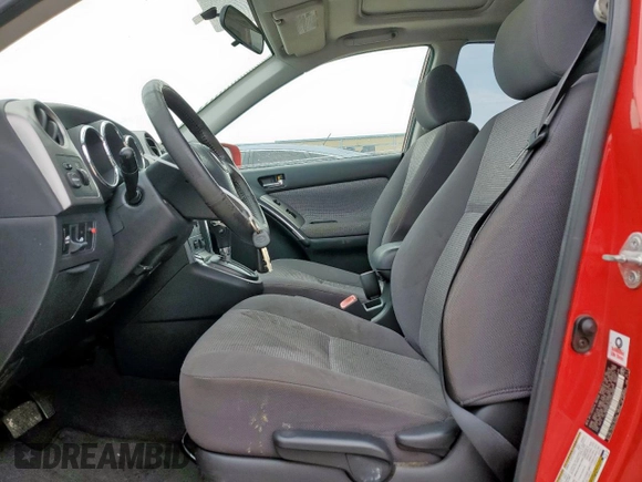 2006 Toyota Matrix STD z VIN 2T1KR32E66C559768, wystawiony jako Copart lot #58638015 z przebiegiem 225 534 mil mil oraz Tytuł czysty. Historia ofert i sprzedaży dostępna na DreamBid. Obrazek 7.