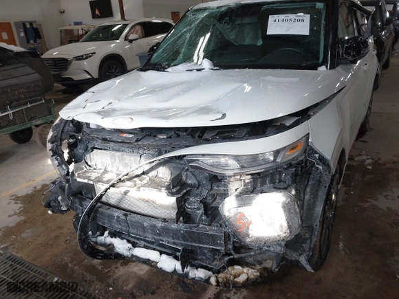 2020 Kia Soul GT-Line with VIN KNDJ63AU7L7028962, listed as a IAAI auction lot 41405208 with 73,589 mi miles. Bid and sale history available at carsss.com. Image 6.