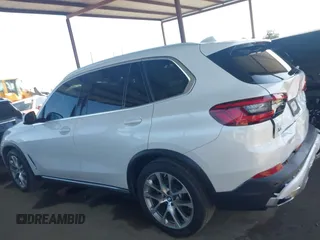 2019 BMW X5 xDrive40i с VIN 5UXCR6C50KLL02174, выставлен на аукционе IAAI как лот 42543971 с пробегом 126 989 миль миль и . История ставок и продаж доступна на DreamBid. Изображение 15.