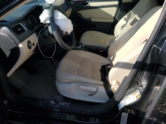2012 Volkswagen Jetta SE z VIN 3VWDP7AJXCM325248, wystawiony jako Copart lot #49160574 z przebiegiem 77 764 mil mil oraz Szkody całkowita. Historia ofert i sprzedaży dostępna na DreamBid. Obrazek 7.