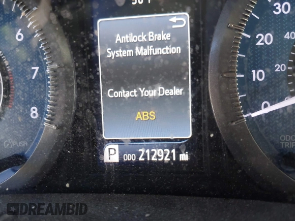 2018 Toyota Sienna LE Auto Access Seat with VIN 5TDKZ3DC4JS925755, listed as a IAAI auction lot 41887172 with 212,921 mi miles. Bid and sale history available at carsss.com. Image 15.