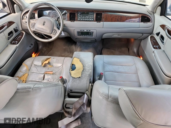 2000 Lincoln Town Car Signature with VIN 1LNHM82W9YY774120, listed as a Copart auction lot 59328725 with 137,910 mi miles and Salvage title. Bid and sale history available at DreamBid. Image 8.