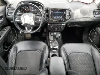 2018 Jeep Compass Latitude z VIN 3C4NJDBB8JT395817, wystawiony jako Copart lot #56929225 z przebiegiem 266 889 mil mil oraz Szkody całkowita. Historia ofert i sprzedaży dostępna na DreamBid. Obrazek 8.
