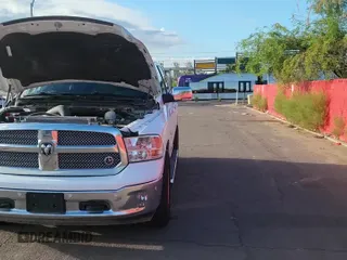 2019 Ram 1500 Big Horn z VIN 1C6RR6LT0KS586476, wystawiony jako Copart lot #86838845 z przebiegiem 87 571 mil mil oraz Czysty tytuł • Clean title. Historia ofert i sprzedaży dostępna na DreamBid. Obrazek 11.