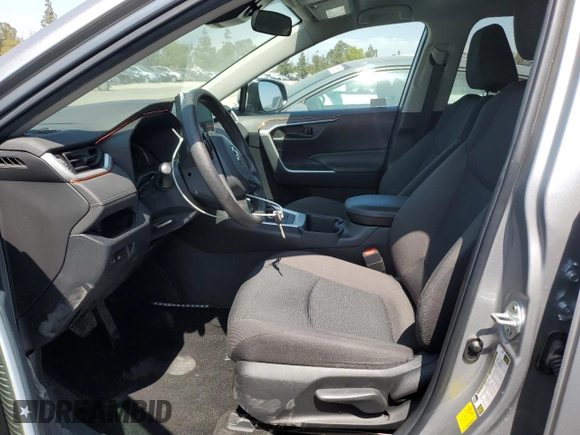 2023 Toyota RAV4 Hybrid LE z VIN 4T3MWRFV5PU095667, wystawiony jako Copart lot #60753845 z przebiegiem 33 684 mil mil oraz Szkoda całkowita • Salvage title. Historia ofert i sprzedaży dostępna na DreamBid. Obrazek 7.