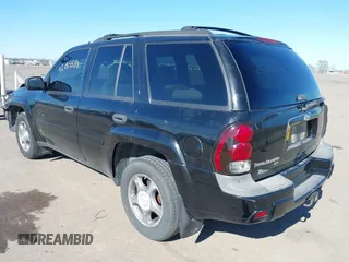 2007 Chevrolet TrailBlazer LS with VIN 1GNDT13S472288929, listed as a IAAI auction lot 42155584 with 193,178 mi miles and . Bid and sale history available at DreamBid. Image 3.