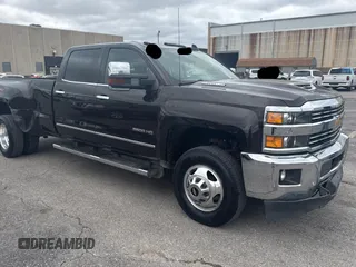 2019 Chevrolet Silverado 3500HD LTZ z VIN 1GC4KXCY7KF204445, wystawiony jako Copart lot #59198095 z przebiegiem 121 822 mil mil oraz Tytuł czysty. Historia ofert i sprzedaży dostępna na DreamBid. Obrazek 1.