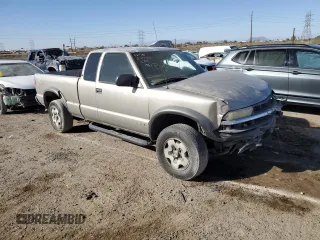 2002 Chevrolet S-10 LS with VIN 1GCCT19W628153388, listed as a Copart auction lot 47499415 with 171,329 mi miles and Salvage Title. Bid and sale history available at carsss.com. Image 4.