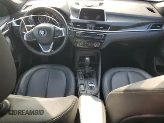 2018 BMW X1 sDrive28i z VIN WBXHU7C39J5H42980, wystawiony jako Copart lot #59308535 z przebiegiem 122 135 mil mil oraz Czysty tytuł • Clean title. Historia ofert i sprzedaży dostępna na DreamBid. Obrazek 8.