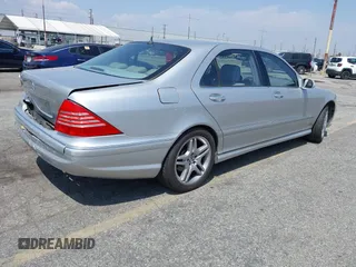 2006 Mercedes-Benz S 500 z VIN WDBNG75J46A464972, wystawiony jako IAAI lot #42153354 z przebiegiem 126 221 mil mil oraz . Historia ofert i sprzedaży dostępna na DreamBid. Obrazek 4.