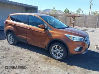 2017 Ford Escape SE z VIN 1FMCU9GD2HUA51174, wystawiony jako IAAI lot #41733323 z przebiegiem 79 278 mil mil oraz . Historia ofert i sprzedaży dostępna na DreamBid. Obrazek 1.