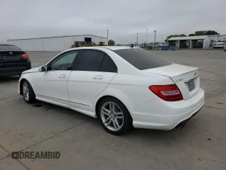 2014 Mercedes-Benz C 250 Sport с VIN WDDGF4HB1EA957805, выставлен на аукционе Copart как лот 53570455 с пробегом 35 894 миль миль и Списание • Salvage title. История ставок и продаж доступна на DreamBid. Изображение 2.