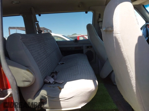 2001 Ford Econoline Passenger XL с VIN 1FBSS31S61HA97085, выставлен на аукционе IAAI как лот 42692511 с пробегом 285 182 миль миль и . История ставок и продаж доступна на DreamBid. Изображение 8.