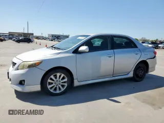 2010 Toyota Corolla z VIN 2T1BU4EE9AC431792, wystawiony jako Copart lot #52513485 z przebiegiem 222 642 mil mil oraz Szkoda całkowita • Salvage title. Historia ofert i sprzedaży dostępna na DreamBid. Obrazek 1.